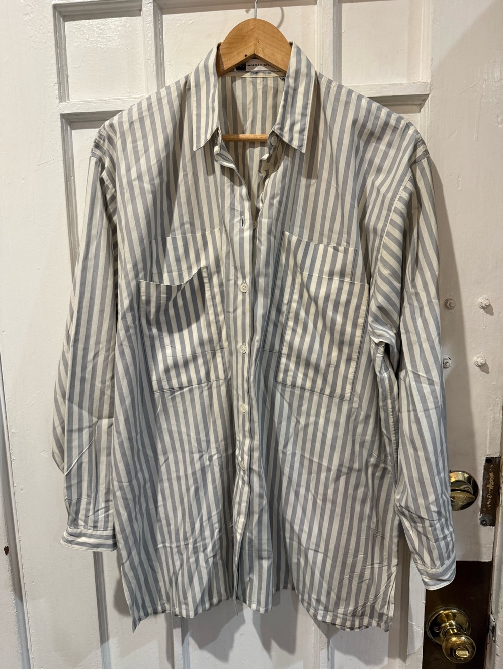 Morgan Taylor Mens Casual Striped Button-Down Shirt in Gray and White